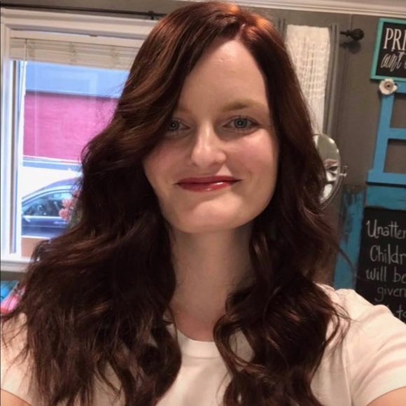 Meet your Posher, Cassandra - Picture 2 of 5